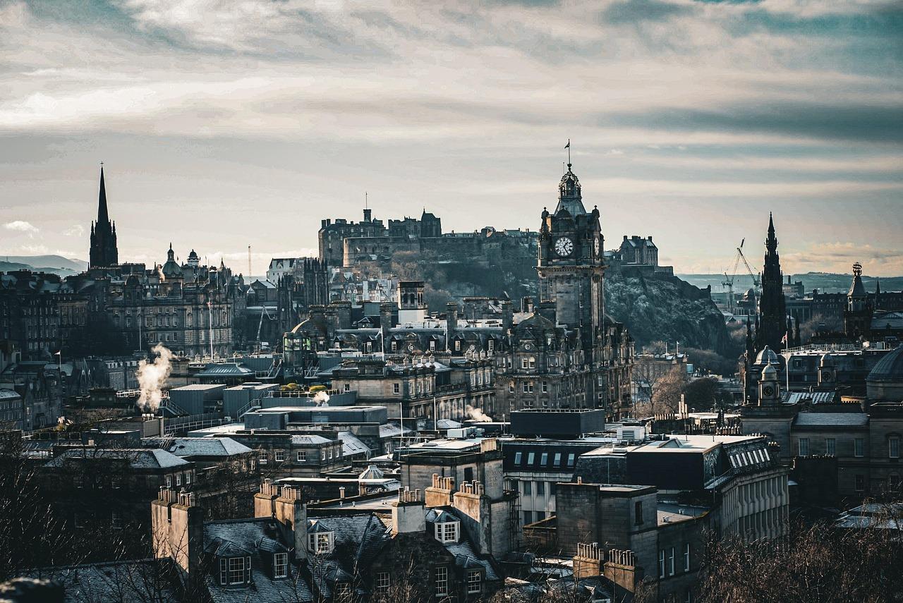 Exploring Edinburgh's Historic Landmarks with Insider Tips