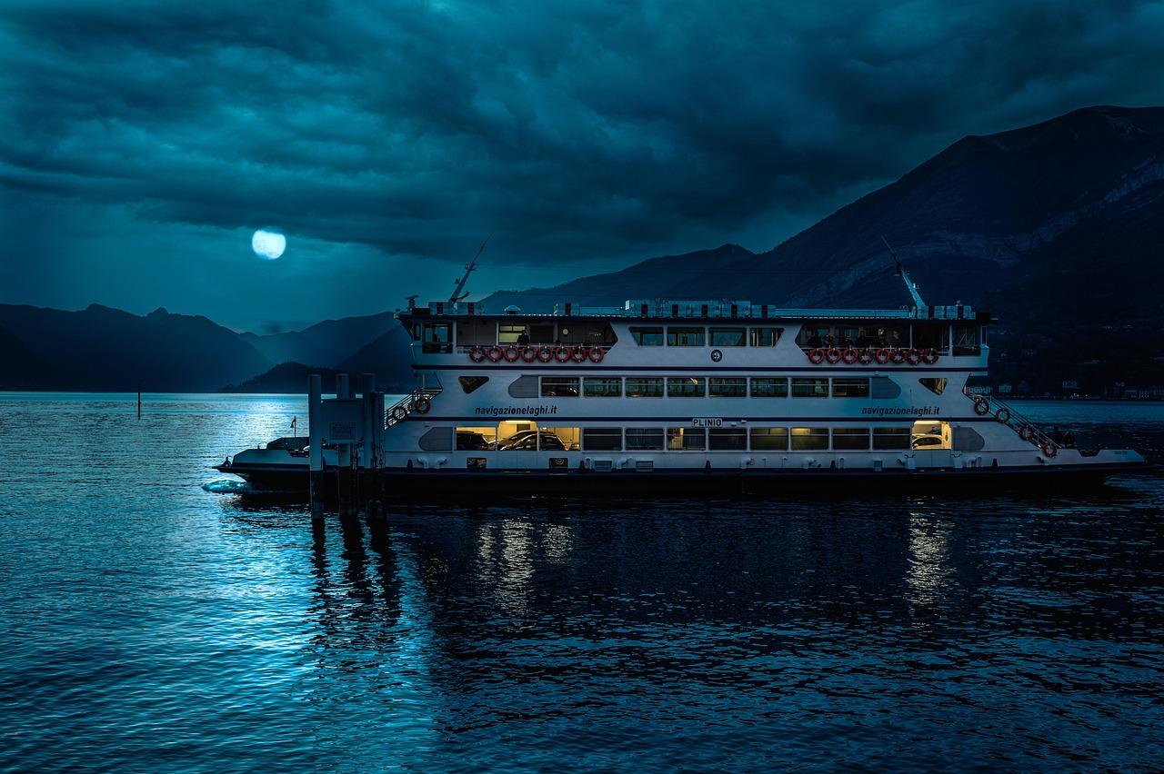 Discover Hidden Gems and Local Favorites Along the Lake Routes