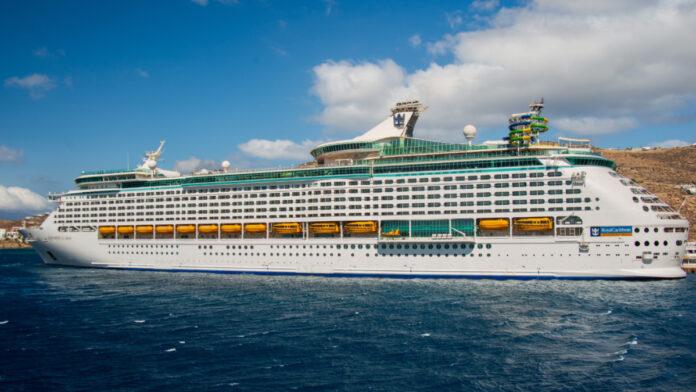 Do Major Cruise Ships Normally Travel Together on Similar Itinerary – Insights
