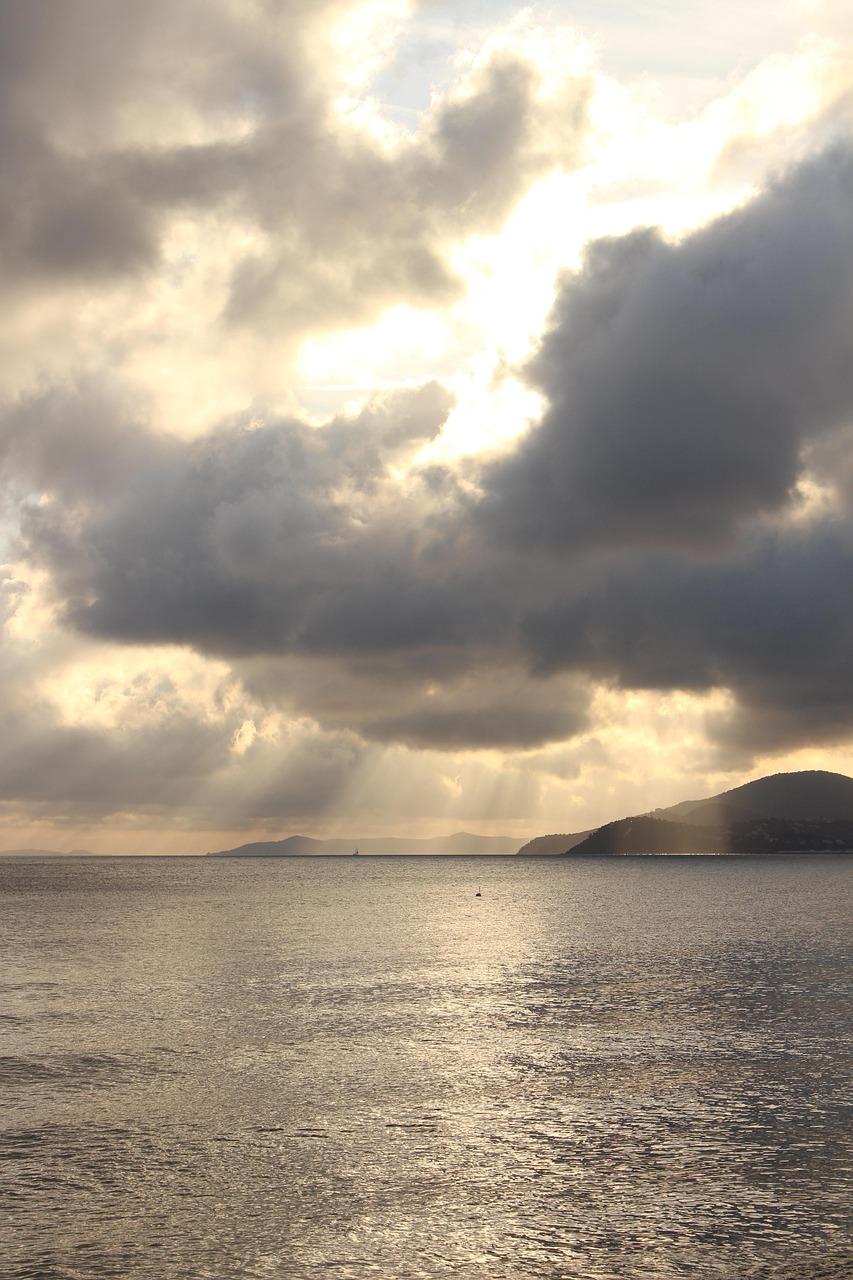 How to create travel itinerary app iPhone group easily