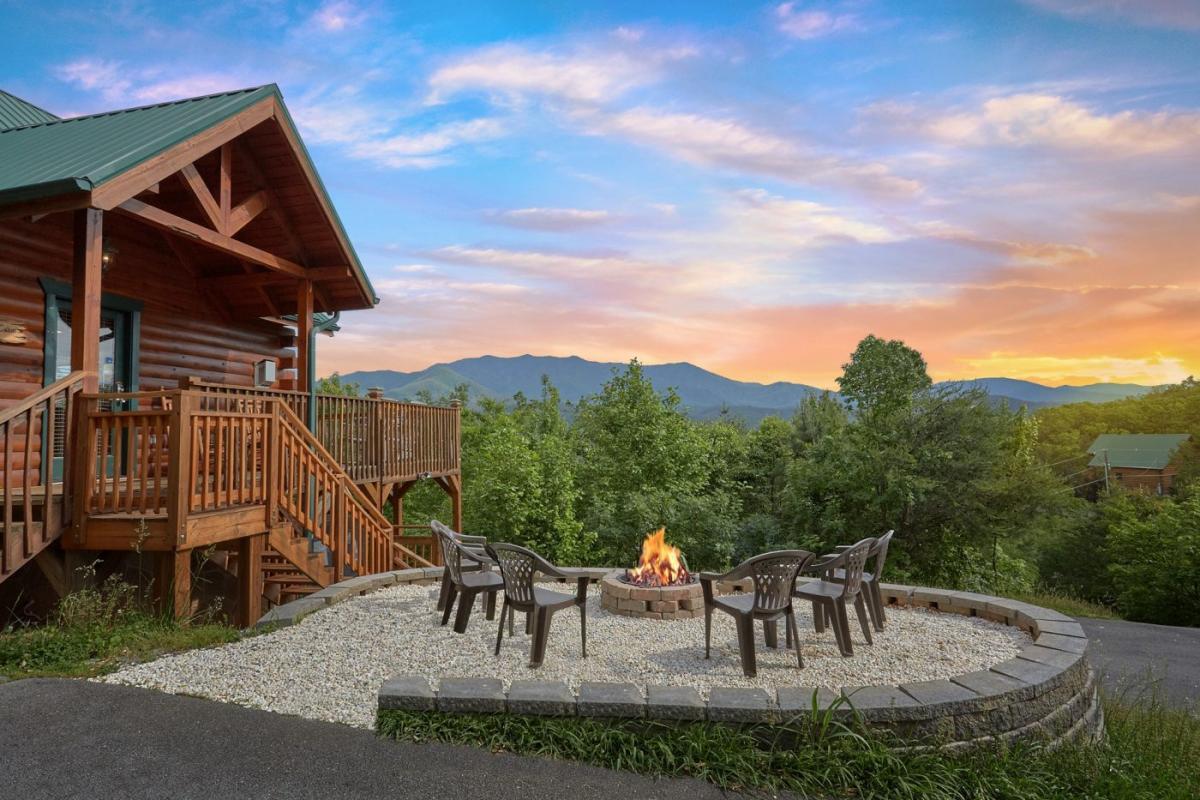 Where to Stay and Dine for an Authentic Gatlinburg Experience