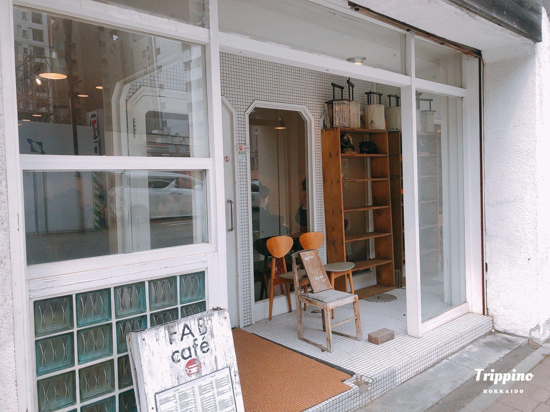 Best Cozy Cafes and Hot Springs to Warm Up During Your Stay